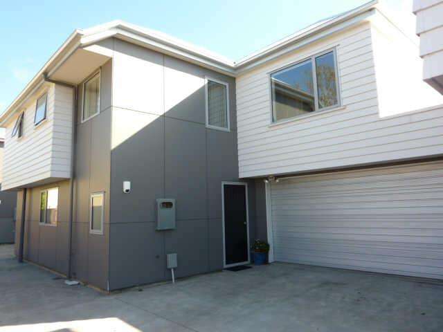 SPREYDON - 4 BEDROOM, 2 X BATHROOM TOWNHOUSE, DOUBLE GARAGE