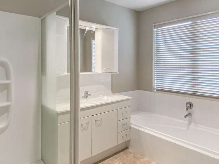22/261 Lees Road - The Lakes 1467_12