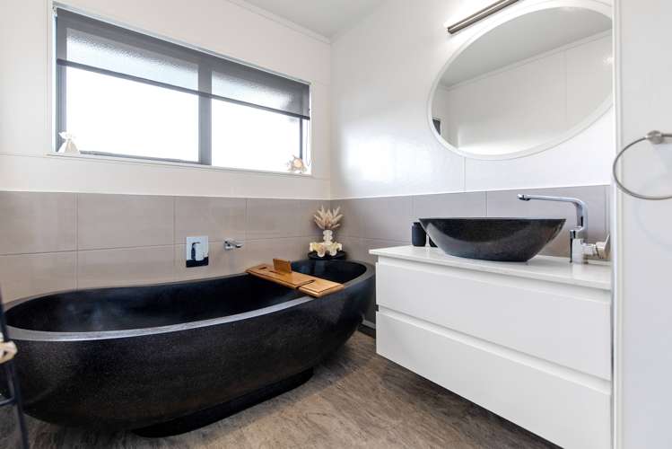 48 Sapphire Drive Hairini_17