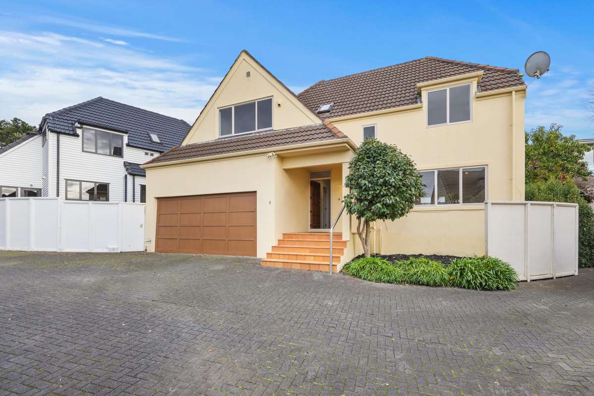 2/142 Riddell Road_1