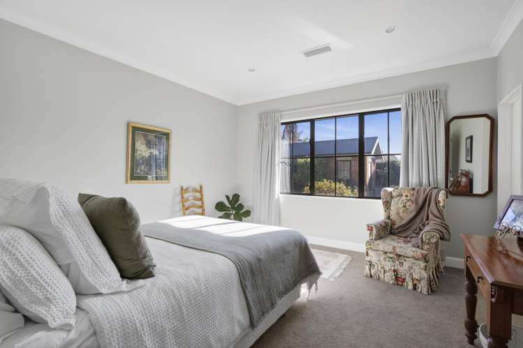 49B Cowley Drive Leamington_12