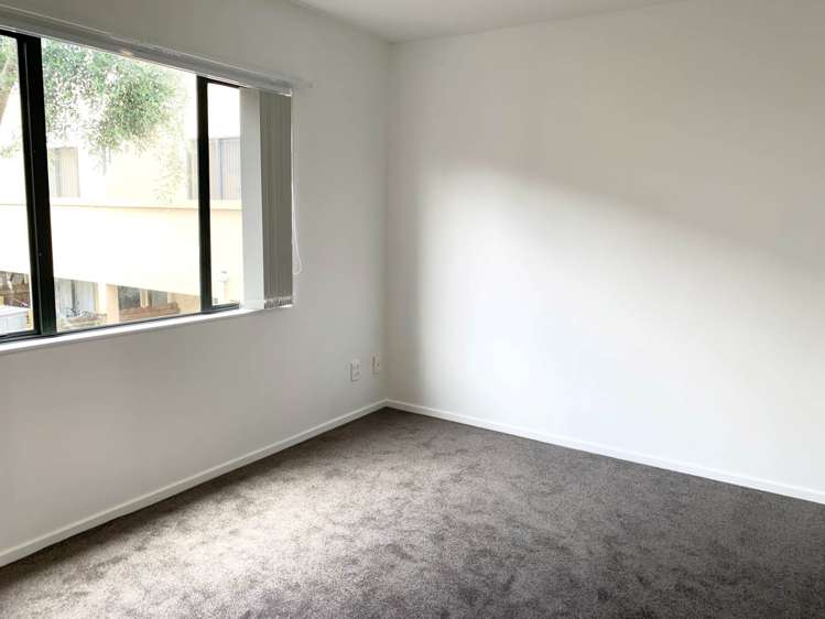 18/12 Ambrico Place New Lynn_4