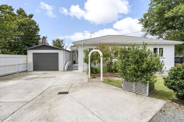 Delightful Bungalow – Private, Secure, Embracing