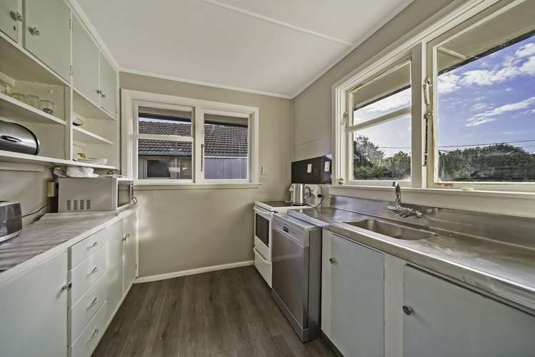 6 Carisbrooke Street Aranui_5