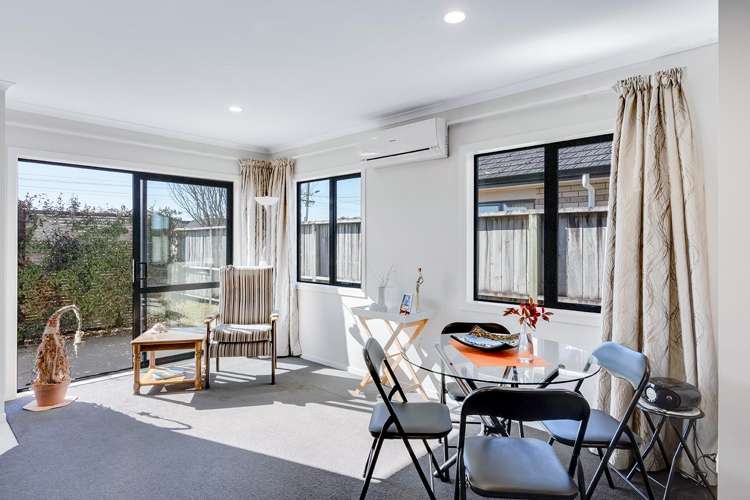3/37 Saxbys Road Glenview_7
