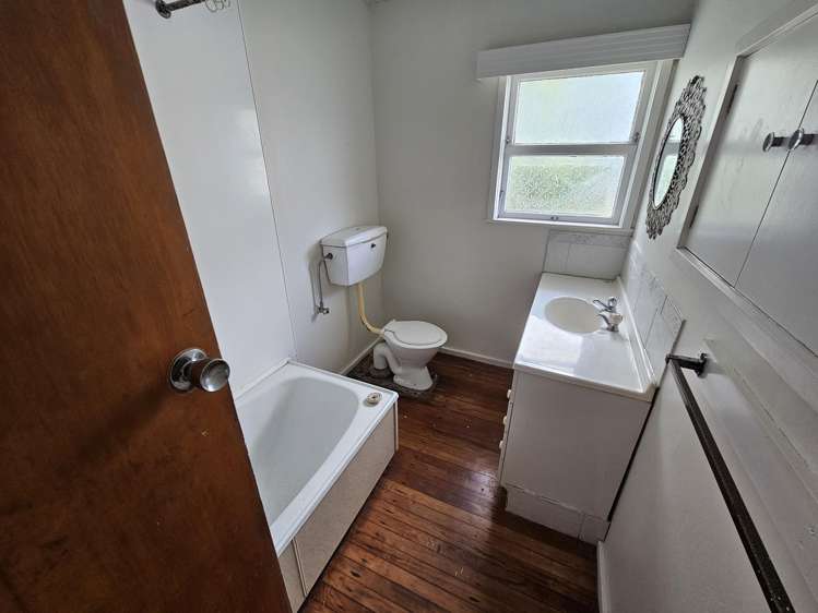 1217 Willowpark Road North Mayfair_9