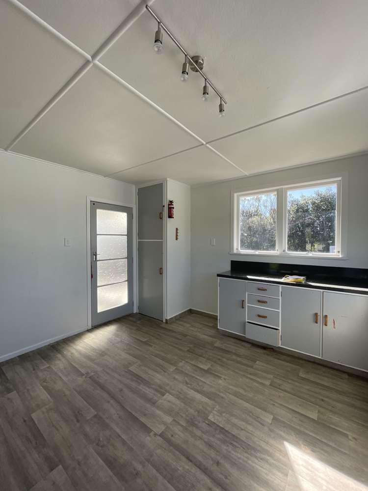 27 Main Road Makaraka_17