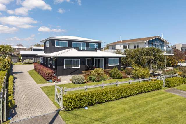 Lake views, lifestyle gem