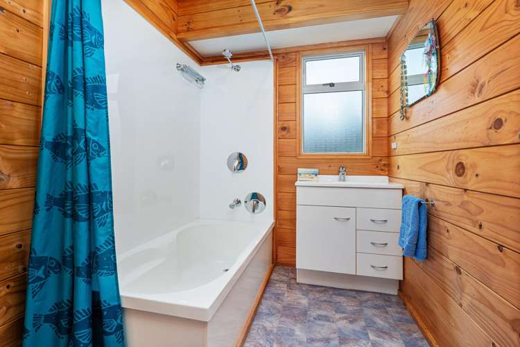 20 Martin Place Cooks Beach_16