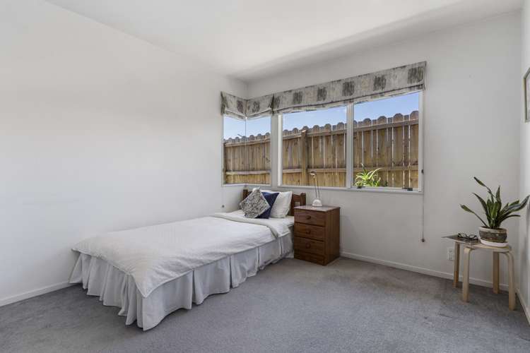 1/24 Headcorn Place Botany Downs_13