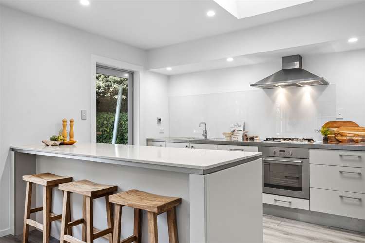 2/176 Rossall Street Merivale_1