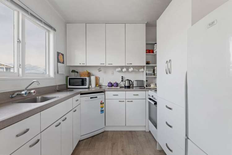 2 Shelley Crescent Stoke_5