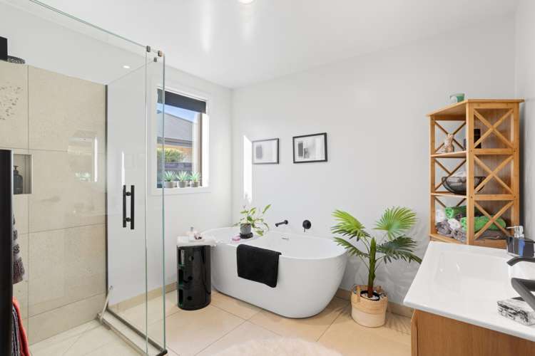 12 Spitfire Drive Burleigh_27