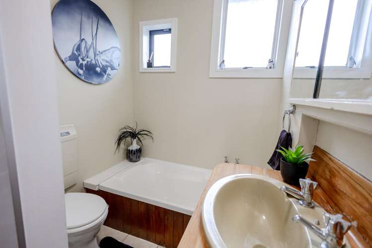 2 Sutherland Street Dunollie_12