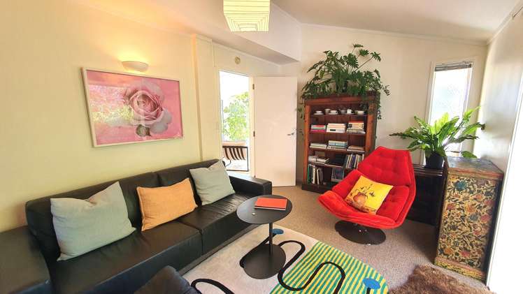 1082 Sandspit Road Sandspit_10