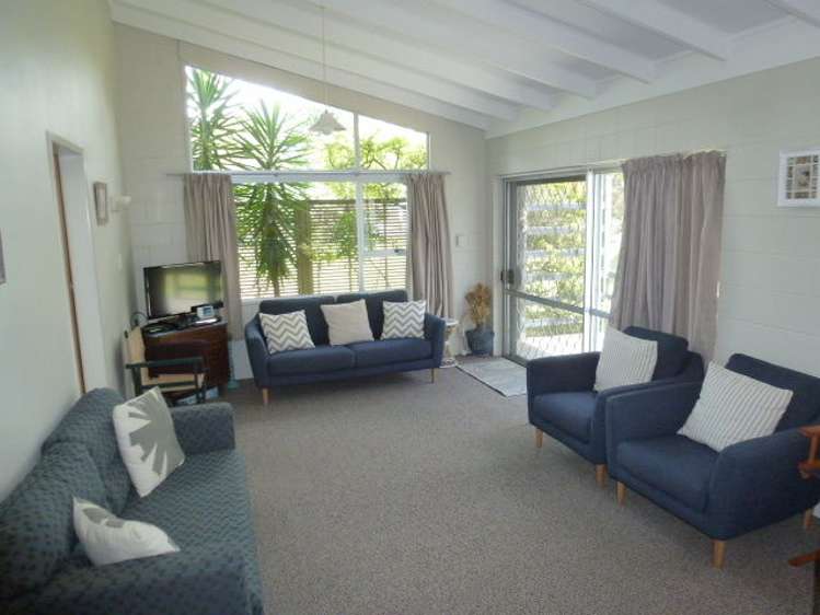 212 Ocean Road Whangamata_2