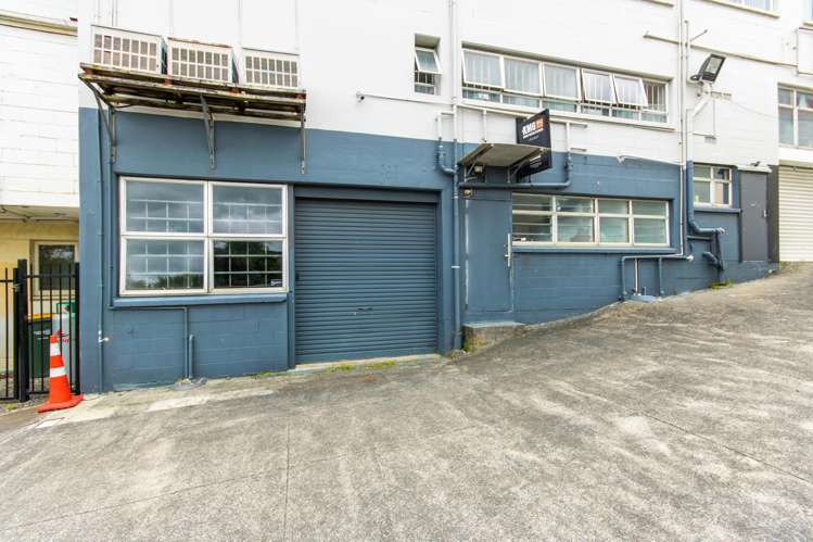 Basement 1/65 Birkenhead Avenue_0