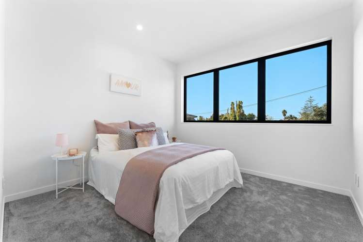 8C Rowan Terrace Te Atatu South_12