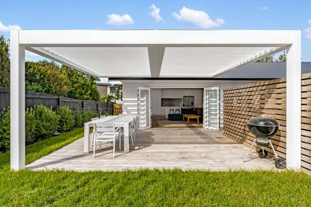 Modern Elegance Meets 1960s Charm