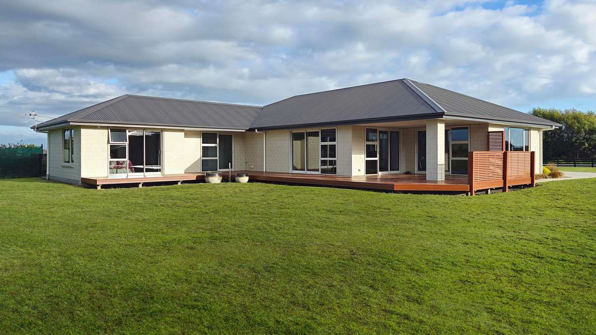 15 Carex Grove_1