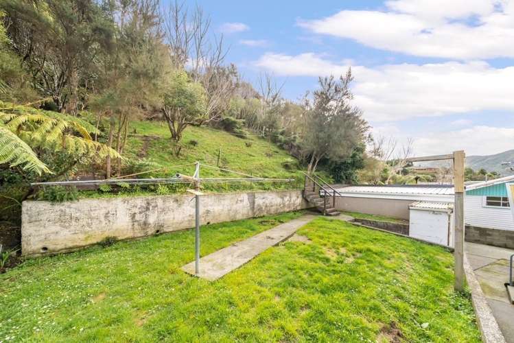  38 Enfield Street Wainuiomata_15