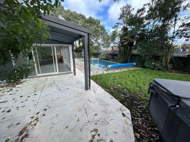 8 Meanda Gardens Sunnyhills_28