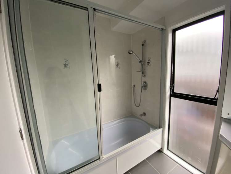 8E Rangiatea Rd 1662_12