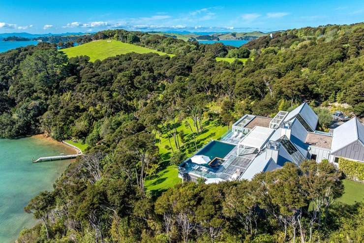27 and 31 Hunterville Road is the latest property on Waiheke Island to be sold by a receiver. Photo / Supplied