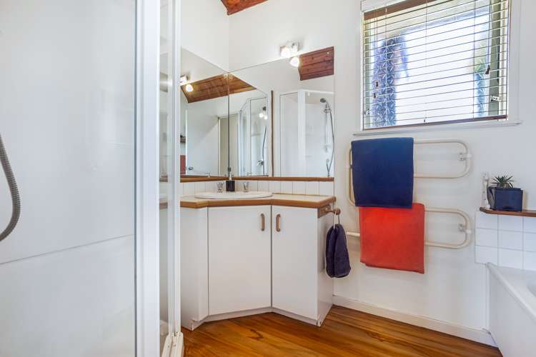 11 Lemnos Place Titirangi_16