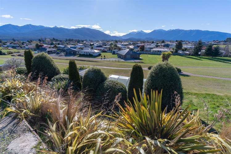 12 Tawera Place Te Anau_46
