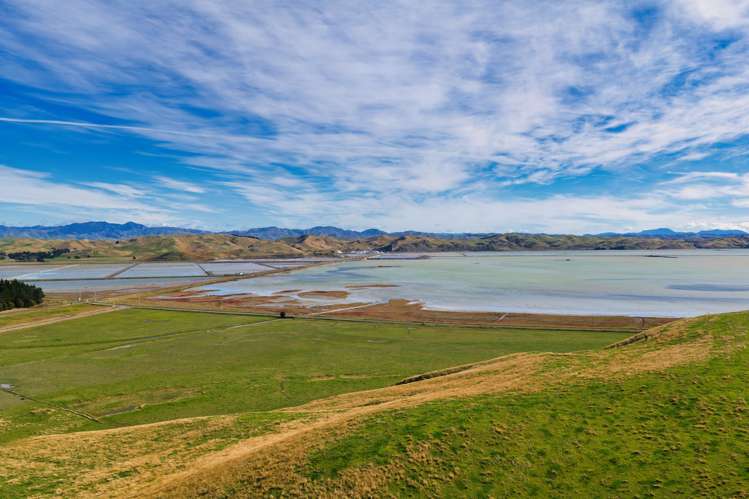 Corner Marfells Beach and Clifford Roads Lake Grassmere_11