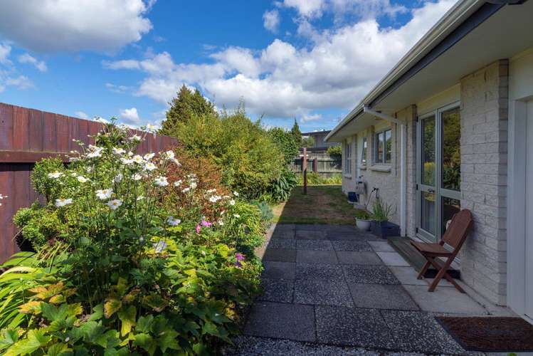 2b Kowhai Street Glenholme_16