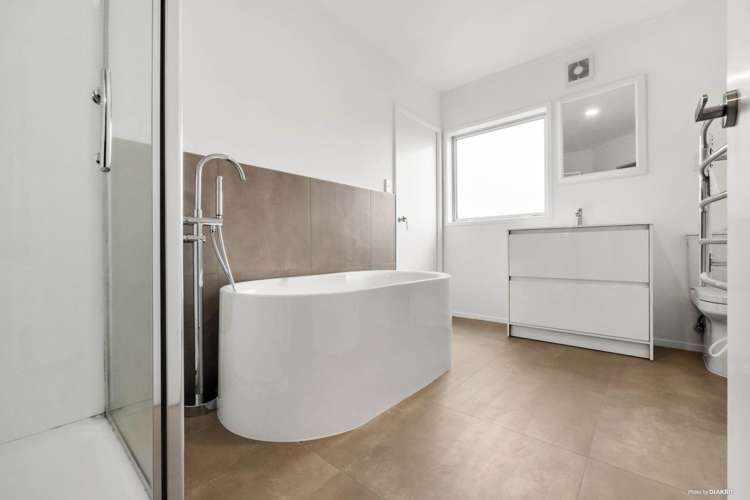 2/242 Pakuranga Road Pakuranga Heights_4