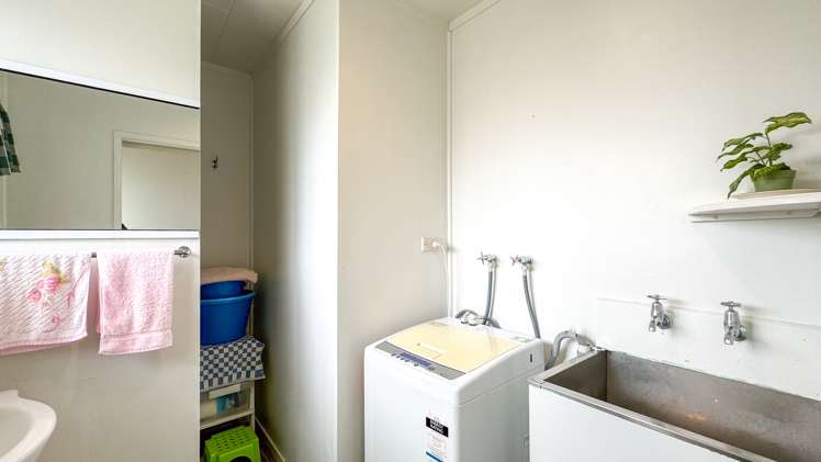 6c Washington Square Paeroa_9