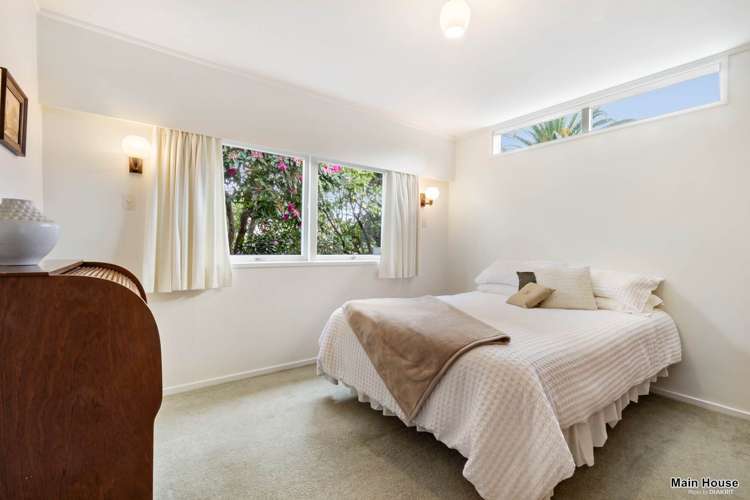 183 Beach Road Castor Bay_11