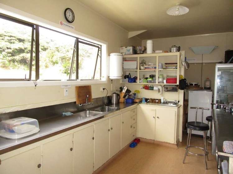 8254 State Highway 12 Omapere_11