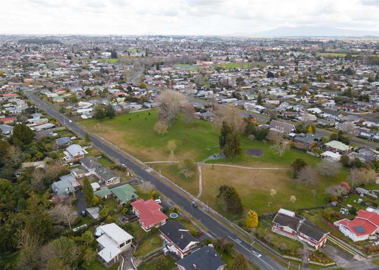 54 Carlyle Avenue Chartwell_29