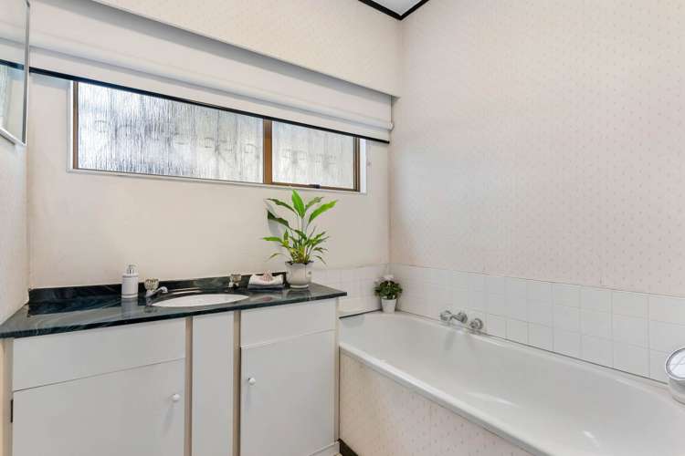 18 Surville Place Mairangi Bay_13