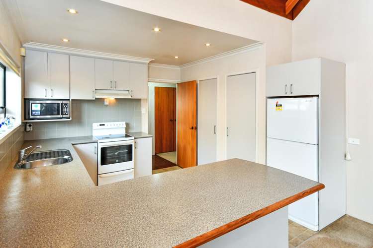 38 Rushgreen Avenue Pahurehure_4