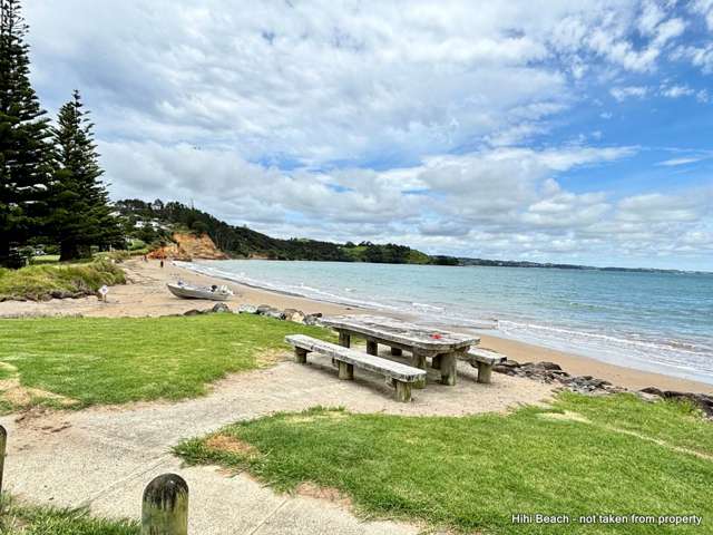 Kiwi Bach Life - A Stones Throw From The Water