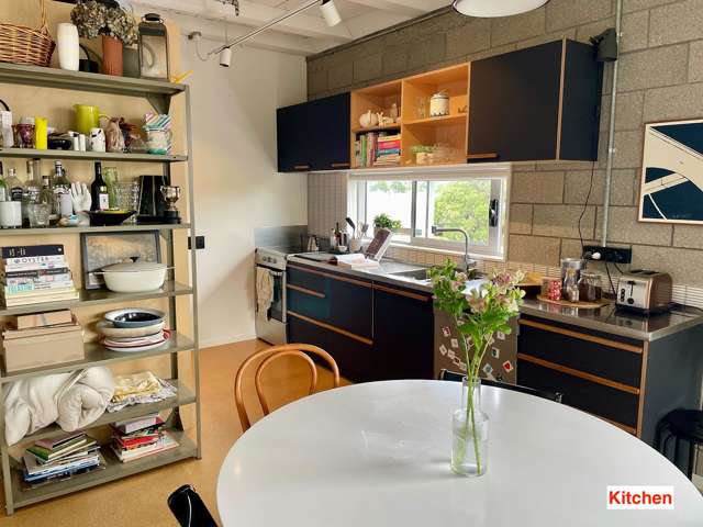 Large sunny apartment with great views