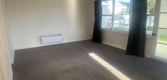 Sunny Top Level 2-bedroom Unit!