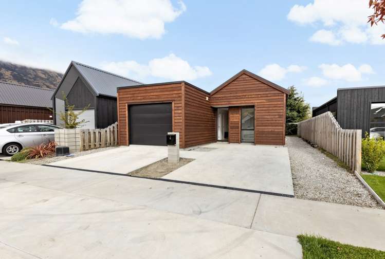 6 Bellamore Street Dalefield/Wakatipu Basin_15