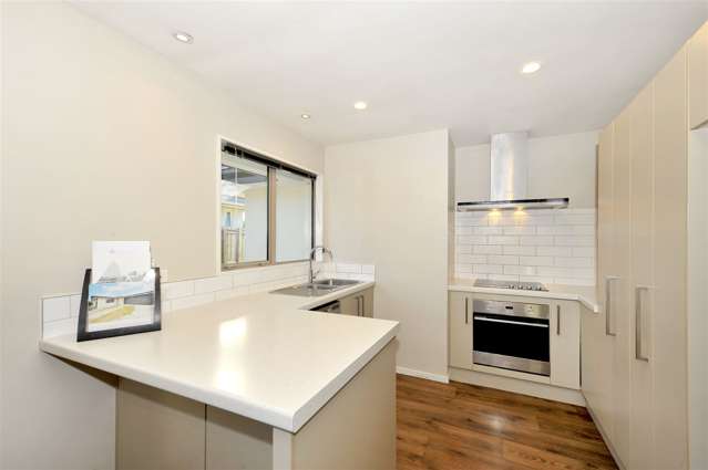 4 Lake Terrace Road Burwood_2