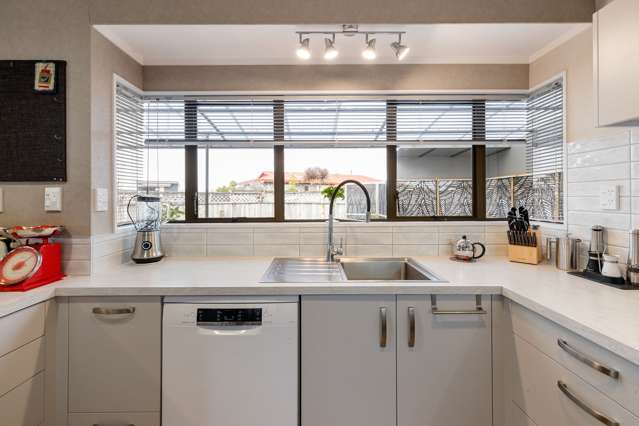 43 Lansdowne Crescent Glenview_3