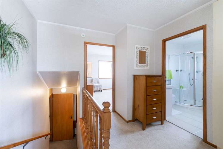 208 Edmonton Road Te Atatu South_11