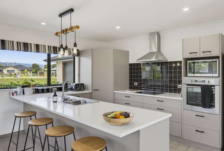 1 William Noel Place Waikanae Beach_1