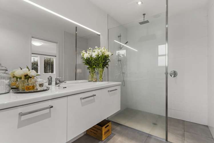 9 Kyle Road Greenhithe_17