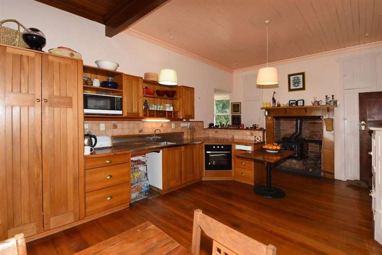 2072 Lake Ferry Road Pirinoa_11