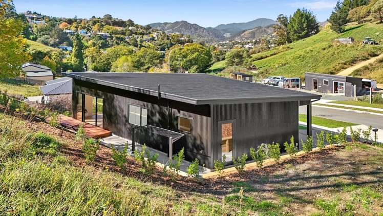 8 Golden Elm Rise Toi Toi_13